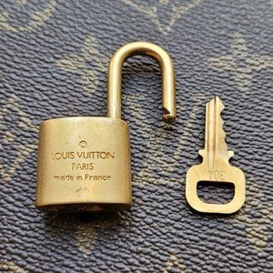 ⭐#304 Louis Vuitton padlock and key vintage